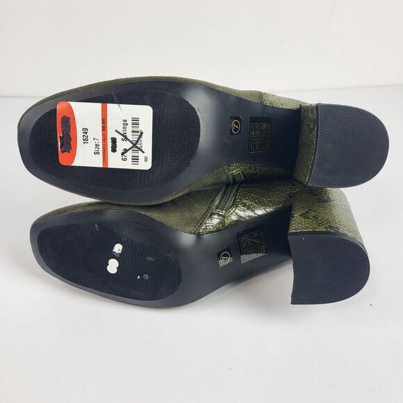 Journee Collection Faux Suede Zipper Ankle Booties Olive Green Women's Size 7 - Picture 10 of 10